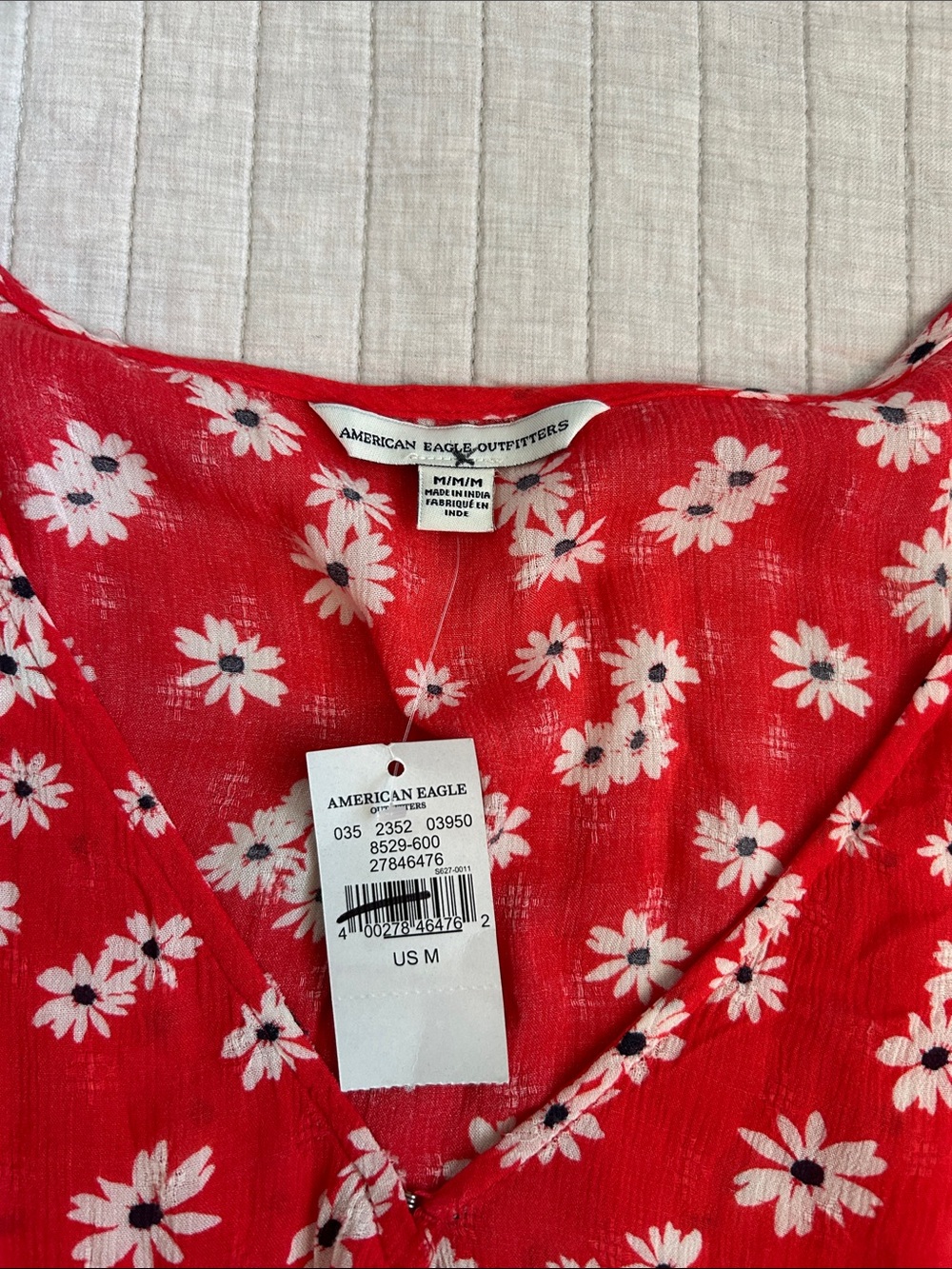 American Eagle red floral crop V faux wrap, ruffle short sleeve BoHo blouse M - Picture 3 of 9
